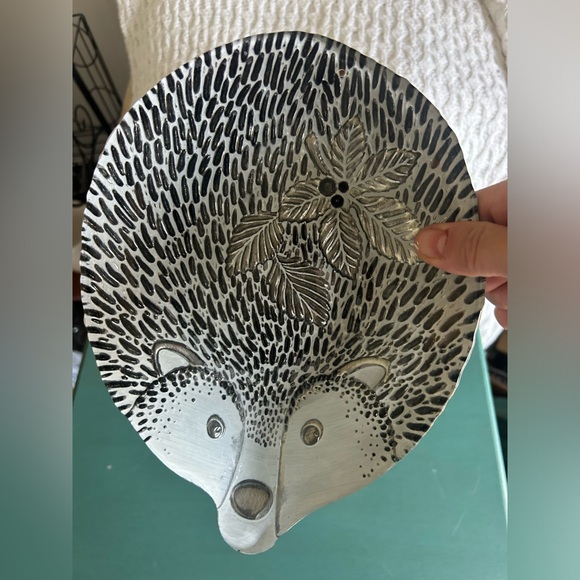 Turkish, Hedgehog plate. Silver bottom 7 1/8”x 9 1/2” - Picture 3 of 8